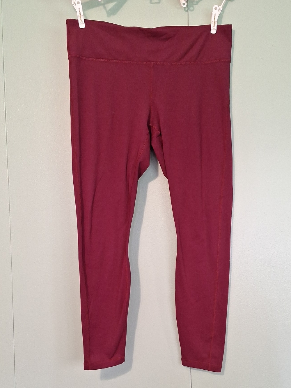 Fabletics Maroon Athletic Capri Size Medium
